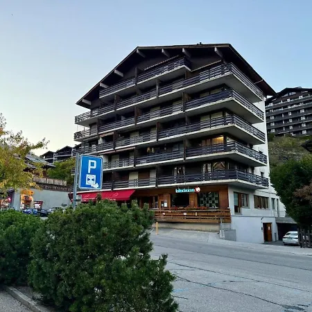 Au Centre De La Station