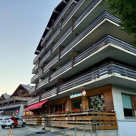 Au Centre De La Station Nendaz